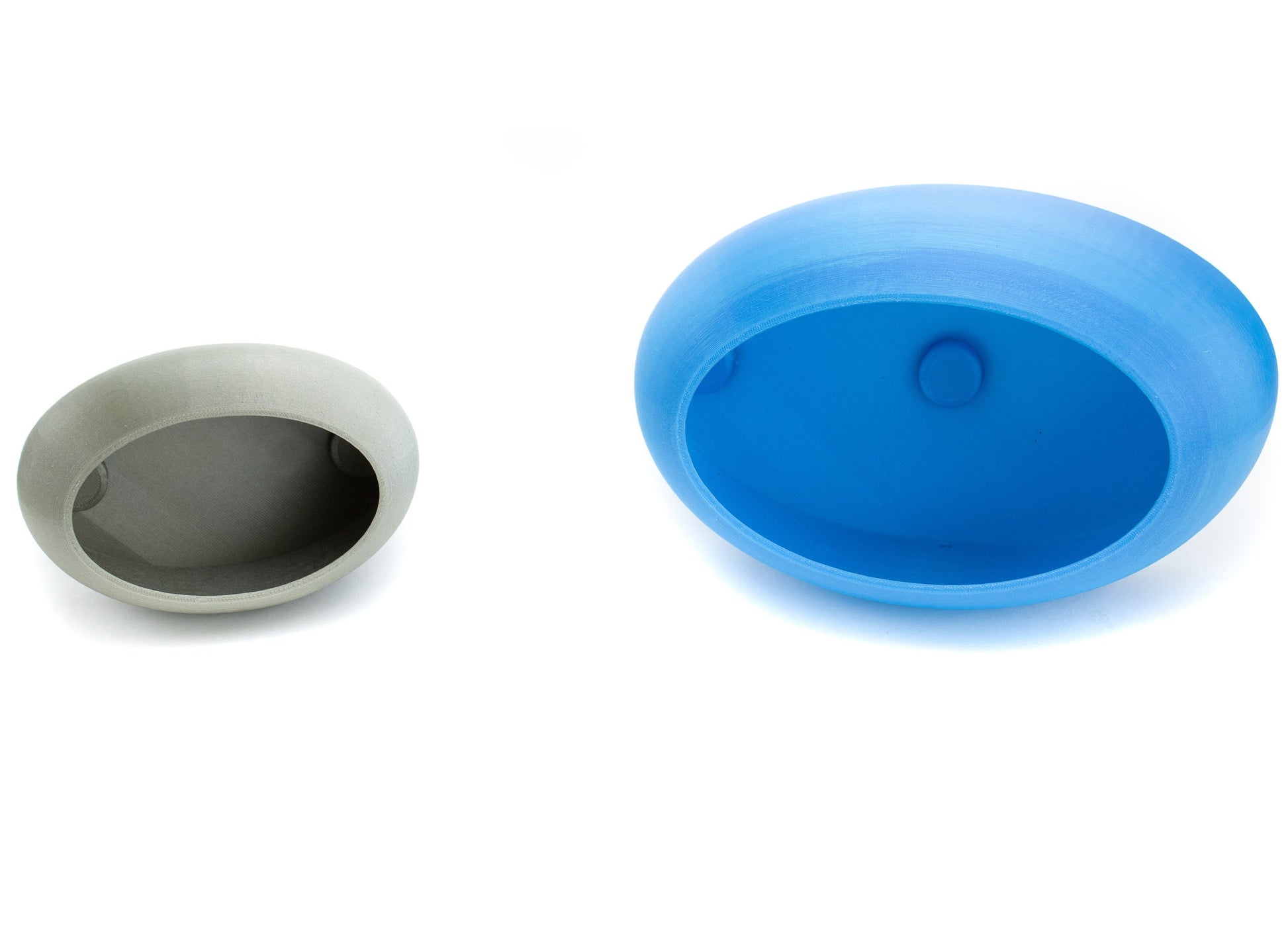 Standard GeckOrb on the left and a Leachie GeckOrb on the right